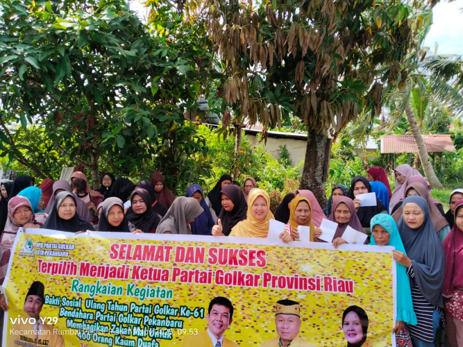 Rayakan HUT ke-61, Hj. Masny Ernawati dan Golkar Pekanbaru Tebar Berkah untuk 400 Duafa